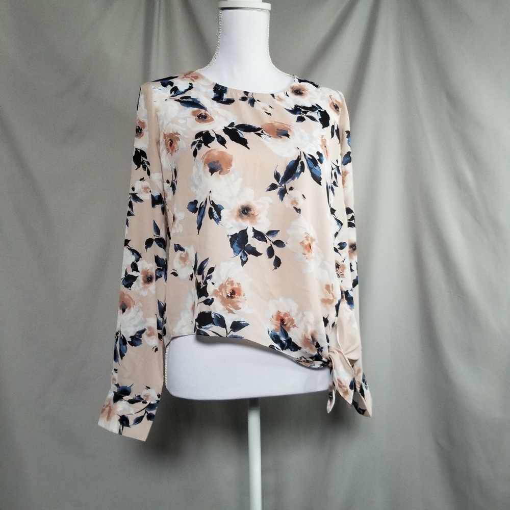 💐3/$15💐 Socialite Floral Print Pastel blouse top size Small